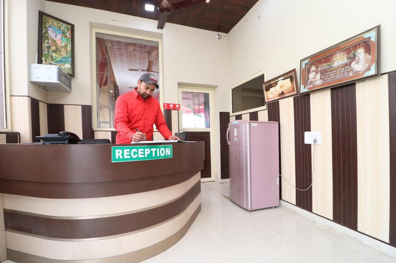 Hotel Oyo 28338 New Life Banur Esterno foto