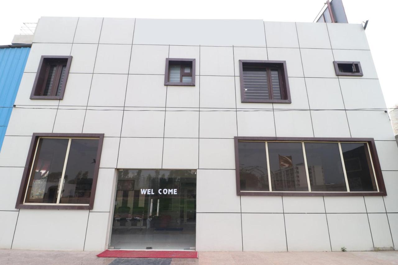 Hotel Oyo 28338 New Life Banur Esterno foto