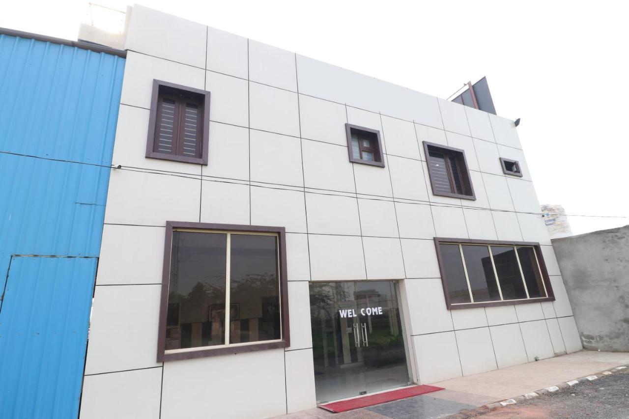 Hotel Oyo 28338 New Life Banur Esterno foto